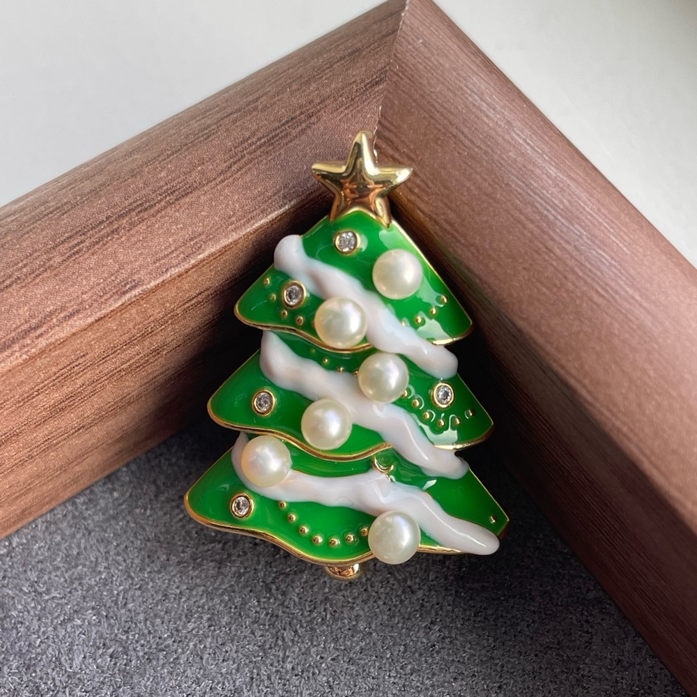 Freshwater Pearls Festive Christmas Tree Brooch